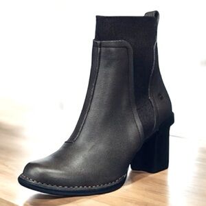 El Naturalista Black Capretto Calf Leather Heeled Pull On Ankle Boots Size 40